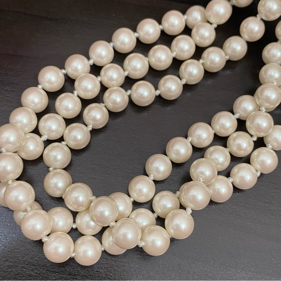 Vintage CAROLEE Signed 3-Strand Silver Box Clasp Faux Pearl Necklace - Picture 4 of 12